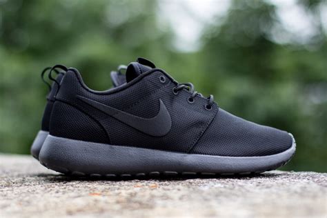 zwarte nike roshe run|roshe shoes goat.